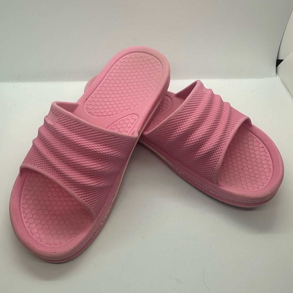 GUC: super comfy pillow types  slippers! Women size 6